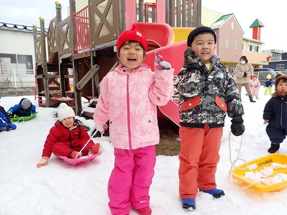 雪遊び、楽しいな♪