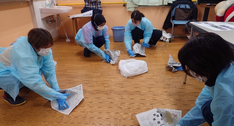 嘔吐物処理訓練