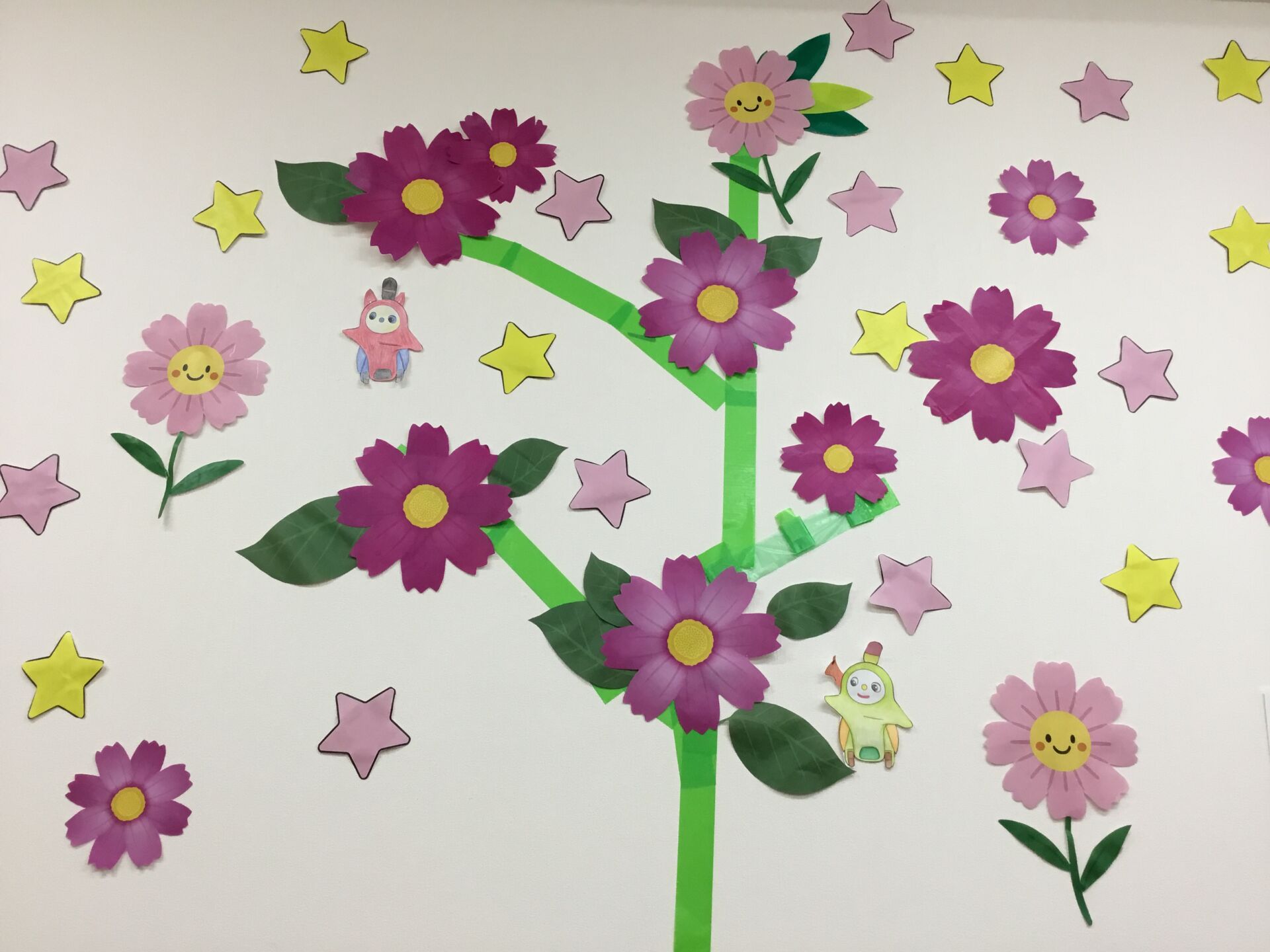 コスモスの壁面になりました🌼